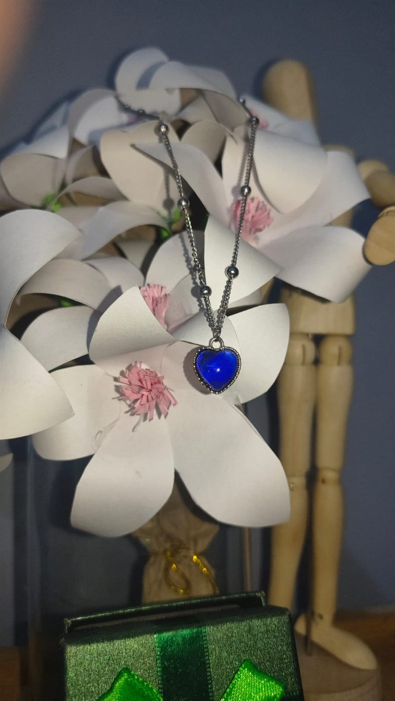 Collar de los Sentimientos — Corazón que Cambia de Color foto real 4