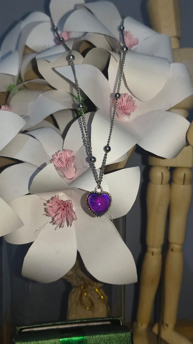 Collar de los Sentimientos — Corazón que Cambia de Color foto real 5
