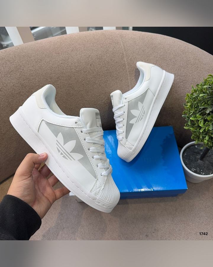 Adidas Originals — foto 1