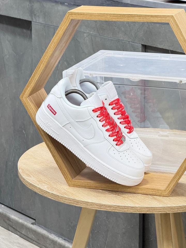 Nike Air Force 1 x Supreme — foto 1