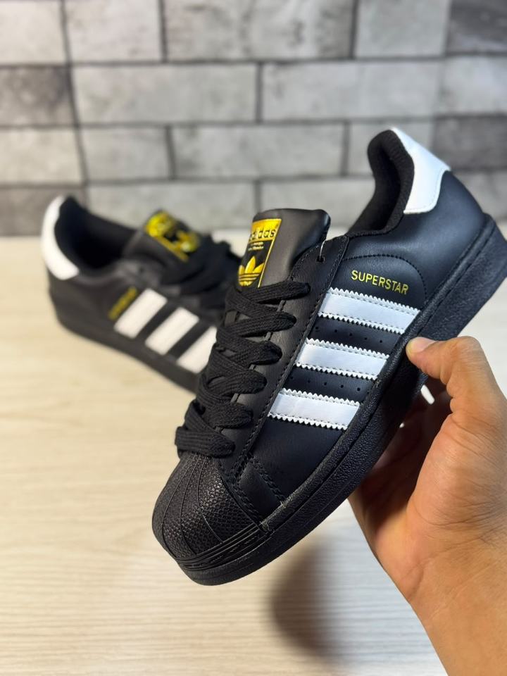 Adidas Superstar