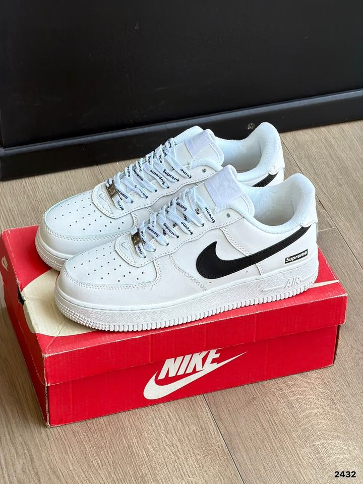 Blanco · Swoosh negro